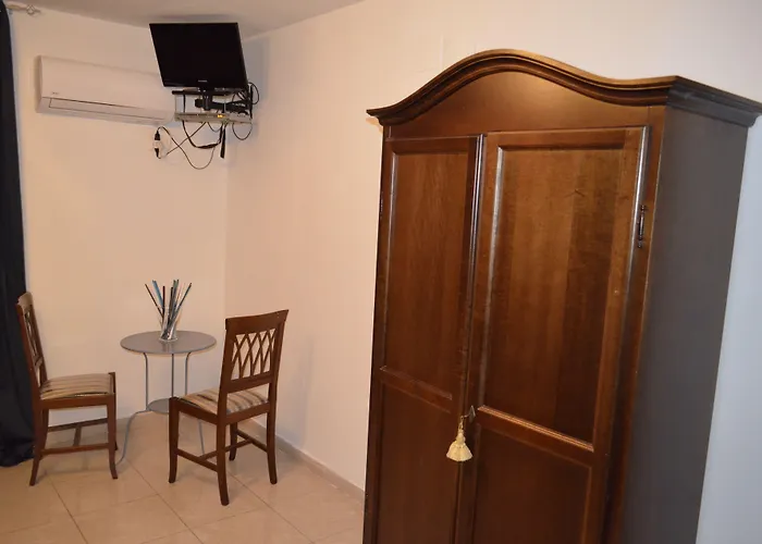 Dimora Cirillo Bed and Breakfast 4*